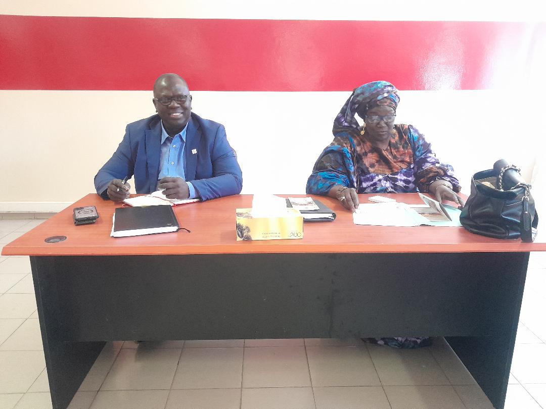 CSenegalaise's tweet image. Visite de courtoisie du nouveau secrétaire général de la Croix-Rouge gambienne à la @CSenegalaise. Ebou Faye Njie et la présidente Bafou Ba, ont échangé avec les chefs de départements et de services présents sur les possibilités de relance de la coopération humanitaire...