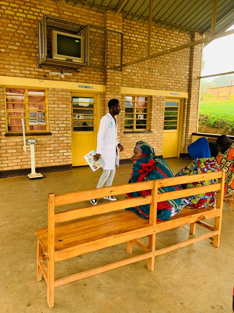 Today, our members conducted an insightful nutritional health education session with pregnant women and patients in the waiting room. Our goal is to empower the community with knowledge for healthier pregnancies and better overall health #URPHSA #BalancedDiet #NutritionAwareness