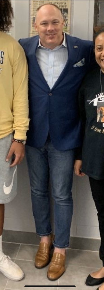 WOOFDAWG1's tweet photo. @CVRogers36 @BobbyWilson1004 @sportsiren #CapriPantsCollins #SirGeoffOfTippyToes #MadeForMidtown did what? 🤷‍♂️🤦‍♂️🤣 https://t.co/QlxuRSGgJ9