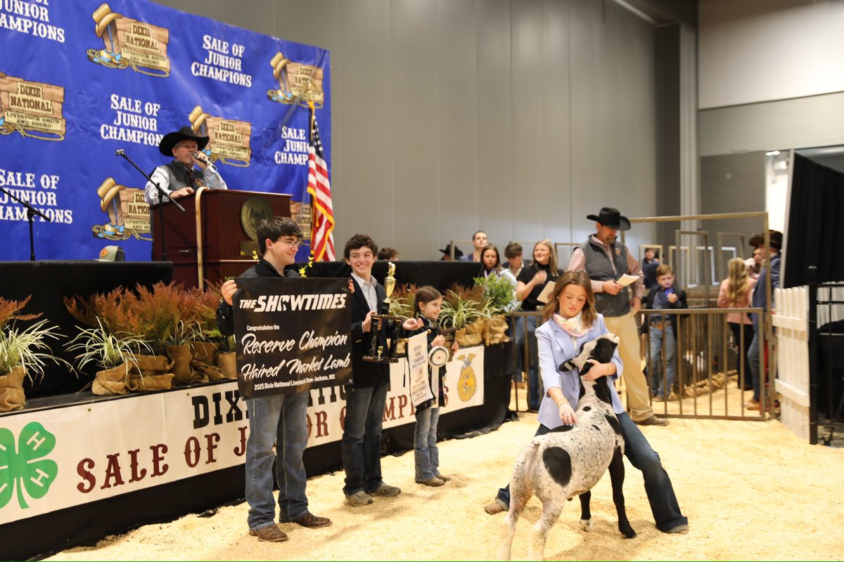 MSFarmBureau's tweet photo. We are proud to sponsor this great event and bring attention to these students’ hard work. Through the Sale of Jr. Champions, students are rewarded with scholarships to further their education. They are future leaders of Mississippi agriculture! #AboveBeyond https://t.co/M9xeyBqeI3