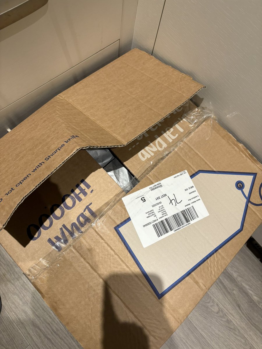 Aimee Louise tweet media