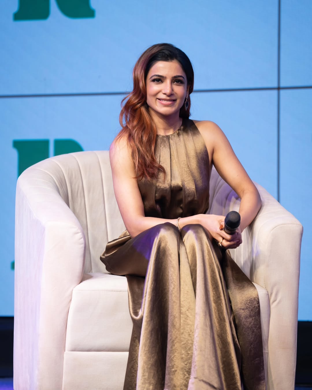 GjH9yJsW0AAXyAF?format=jpg&name=large