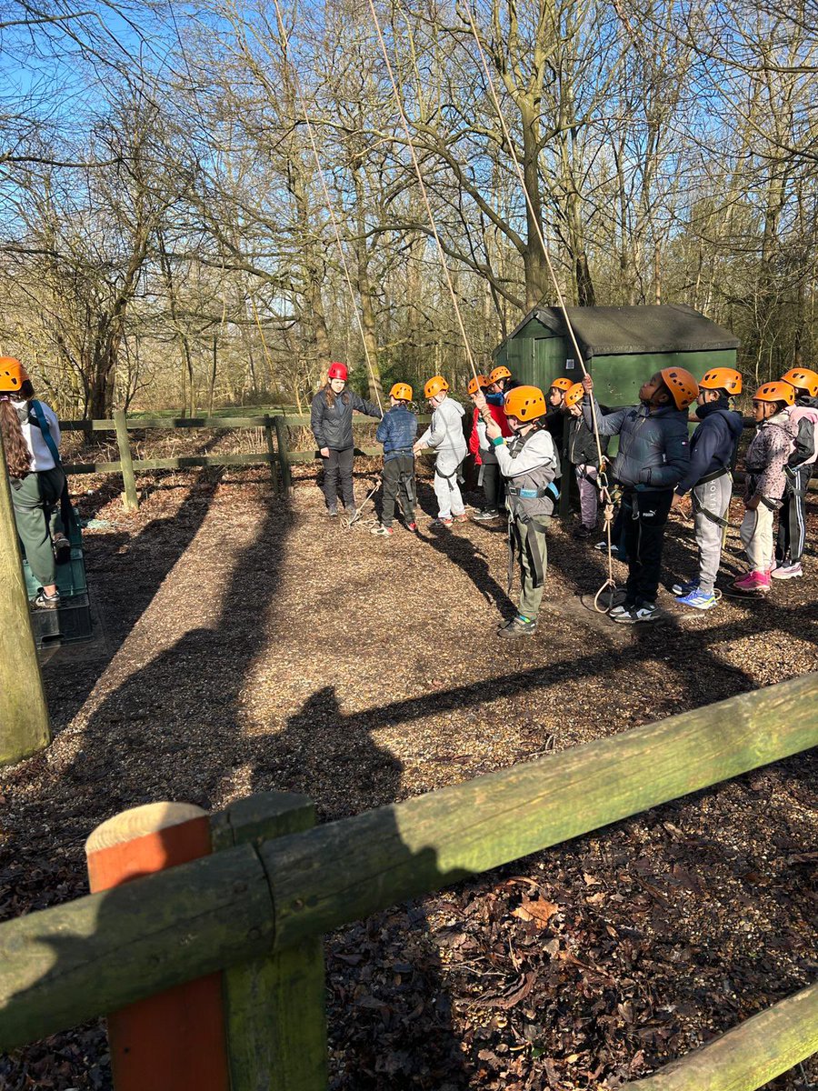 langtonsreach2's tweet photo. Group 3 worked well in their teams when crate stacking. #REAch2 #GilwellPark25 #11B411 https://t.co/ICiOfDZqid