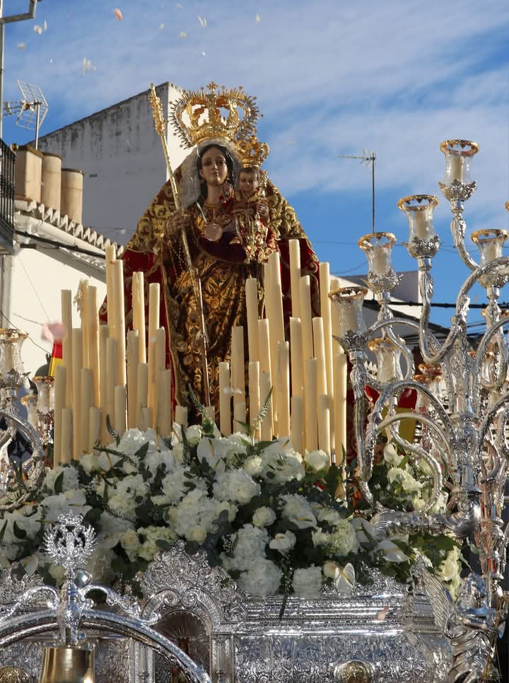 Más imágenes de la procesión de la Santísima Virgen de la Candelaria, patrona de Colmenar, el pasado domingo. #CandelariaDeColmenar

Fotos: Fran Chamizo.