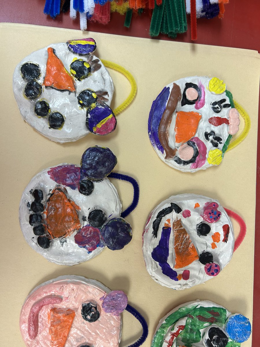 h_foxwell's tweet photo. ☃️Packaging up and sending home some pretty cute clay snowmen from first grade! 😍 @WoodchuckWorld #elementaryart #clayproject https://t.co/u7L6PzXBw7