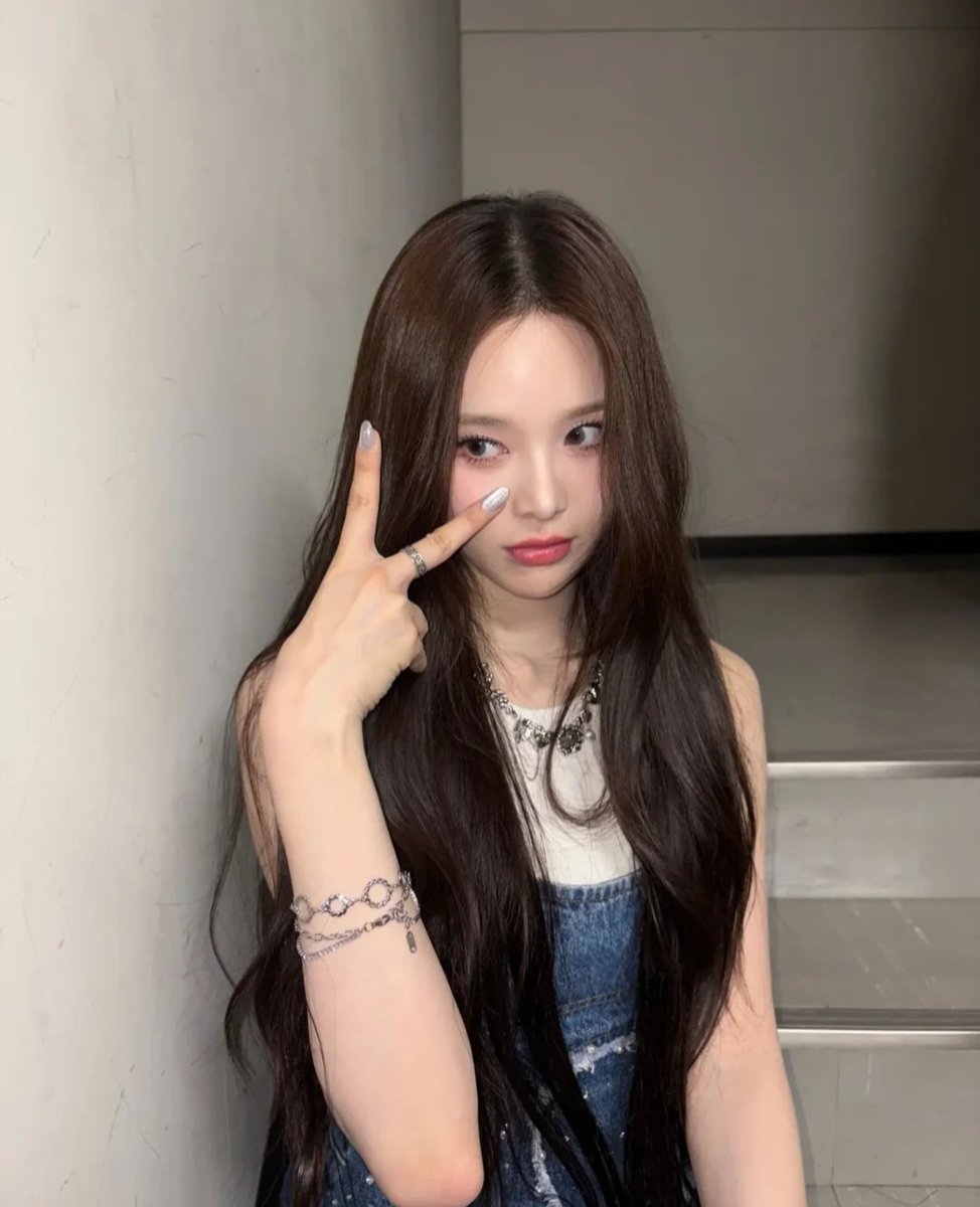 JEEMIN instagram update. 🤍

#이즈나 #izna
