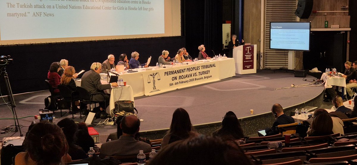 Beim "Tribunal on Rojava vs. Turkey" werden furchtbare Attacken und Grausamkeiten an Kurd:innen dokumentiert und besprochen. Und die Welt schaut zu, was die Erdogan-Armee an völkerrechtlichen Taten durchführt.