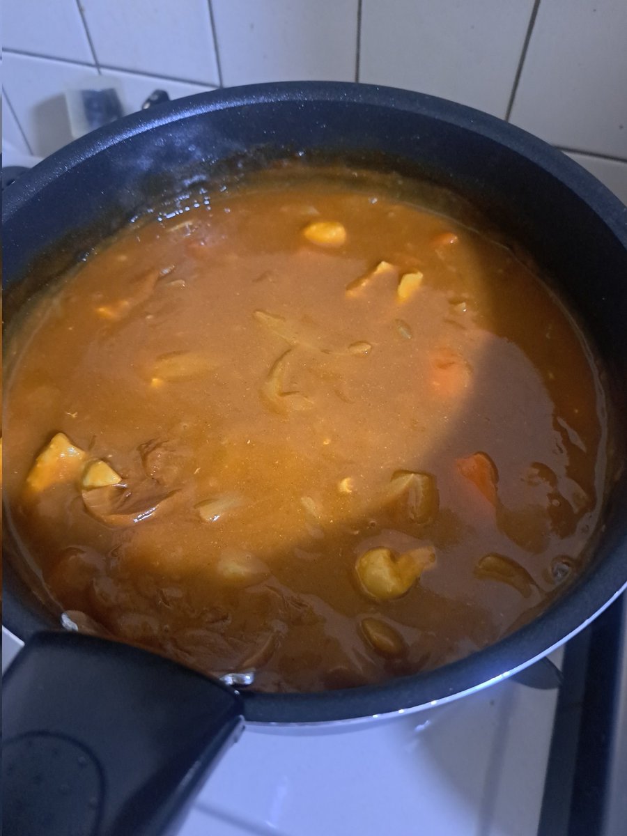 s2_mike_s2's tweet image. カレーライス作ろうぅ
マミーポコ作ろうぅ
🐷さんのバラ肉で共食い
したかったけど
今日は鳥さんのもも肉たべよぉ

お腹が具ぅ
凹んでgoo
ポンポン腹でも
お代わりグー笑

仕事帰りの夜食だぜぃ
ジャワ辛口とバーモント中辛の
ブレンドや

20250206

#おうちごはん𓎩𓌉𓇋 
#カレーライス
#ジャワカレー