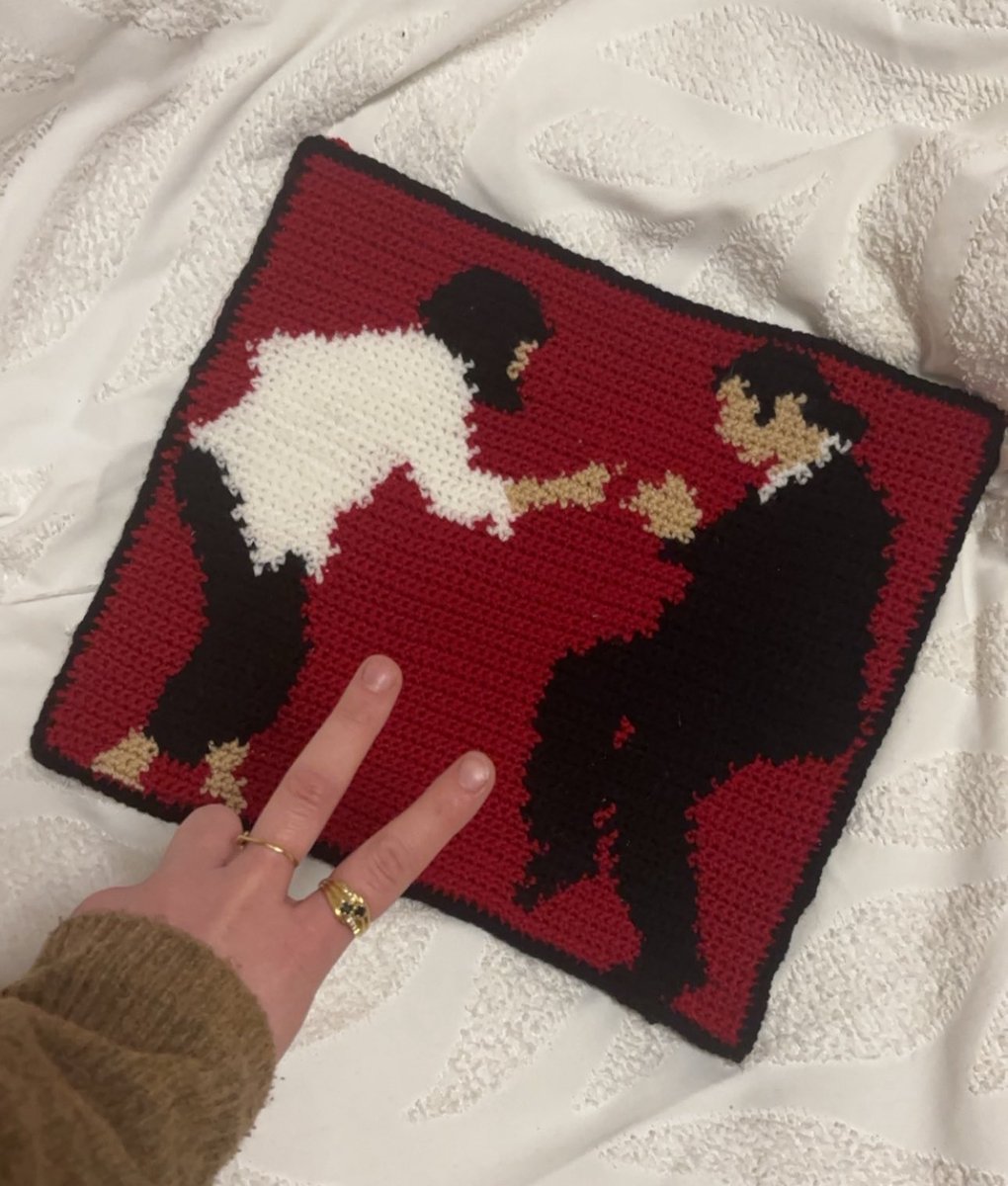 itsmadmand's tweet photo. juste moi et mon crochet 3,5mm contre le monde https://t.co/17snYnjc8T