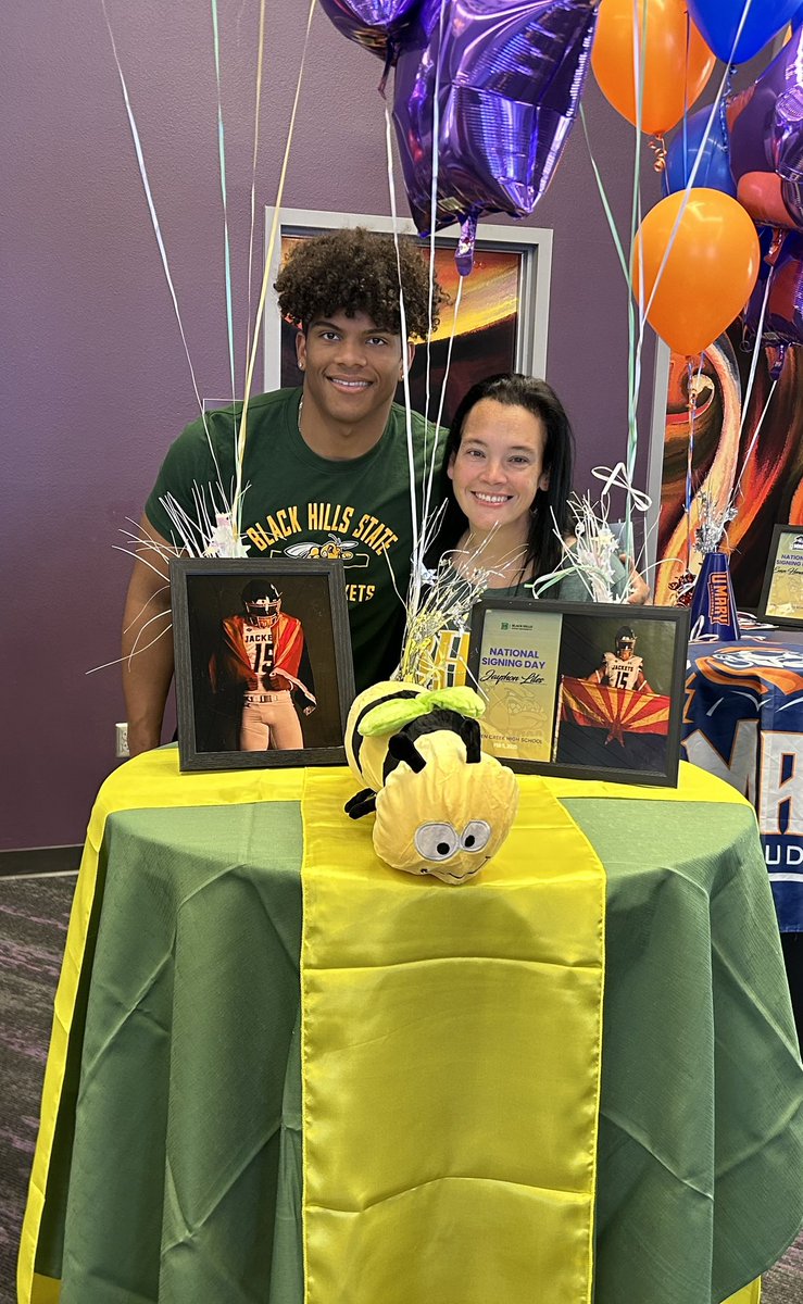 Signed ✅!!!  <a href="/BHSUFB/">BHSU Football</a> 
#WEoverME #PlayInTheHills25