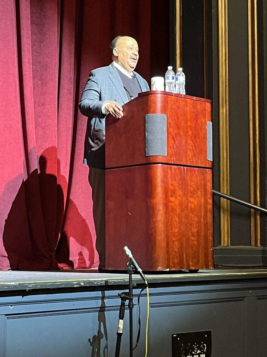 GreatNeck_Super's tweet photo. An incredibly powerful and special day in GNPS as we welcome Mr. Martin Luther King III “If you deposit positive energy, positive energy will come back”-MLK3 @OfficialMLK3 #DiscoverGreatness https://t.co/viNZFLRvgz