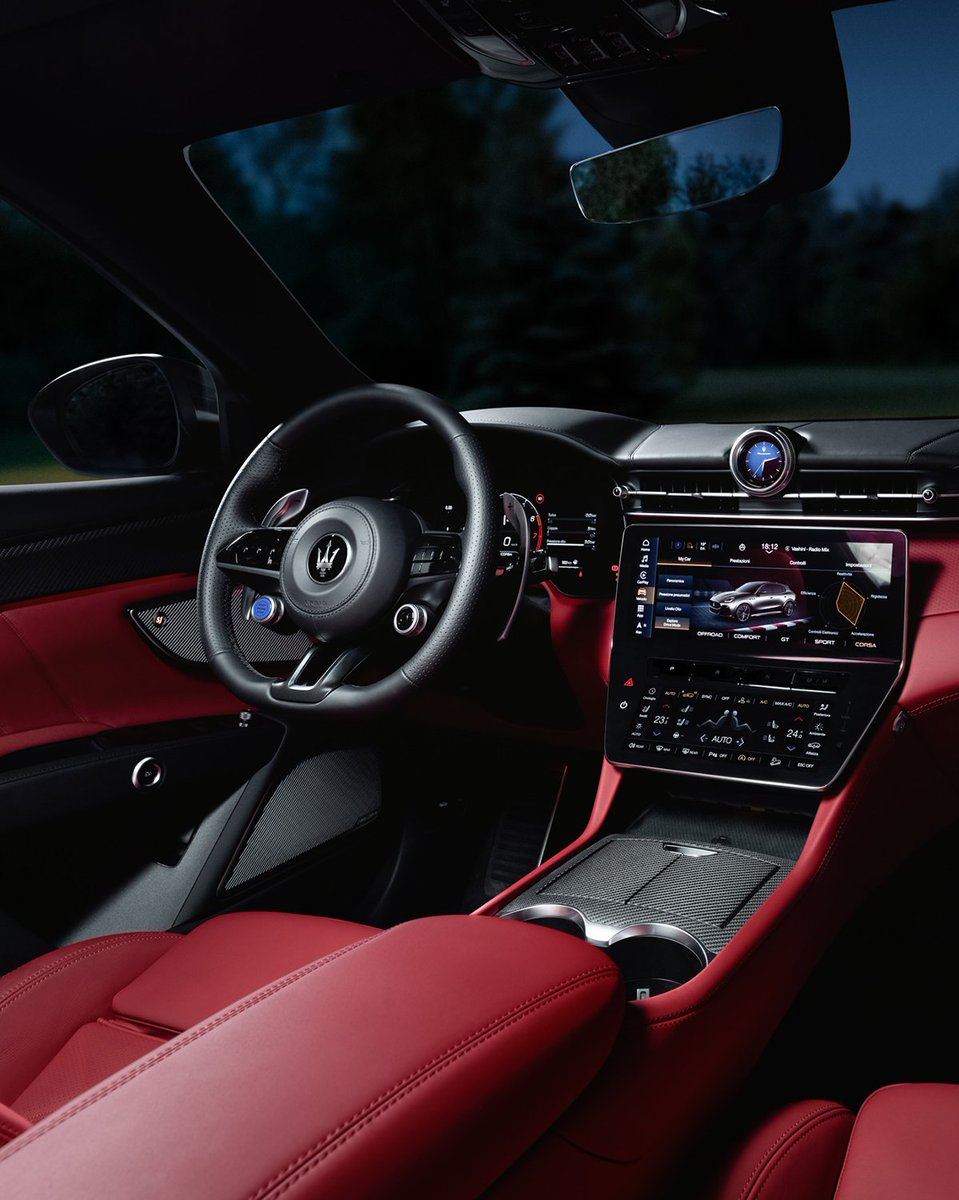 Maserati_HQ's tweet image. The interior of this #MaseratiGrecale is for those who want it all. ​
#Maserati