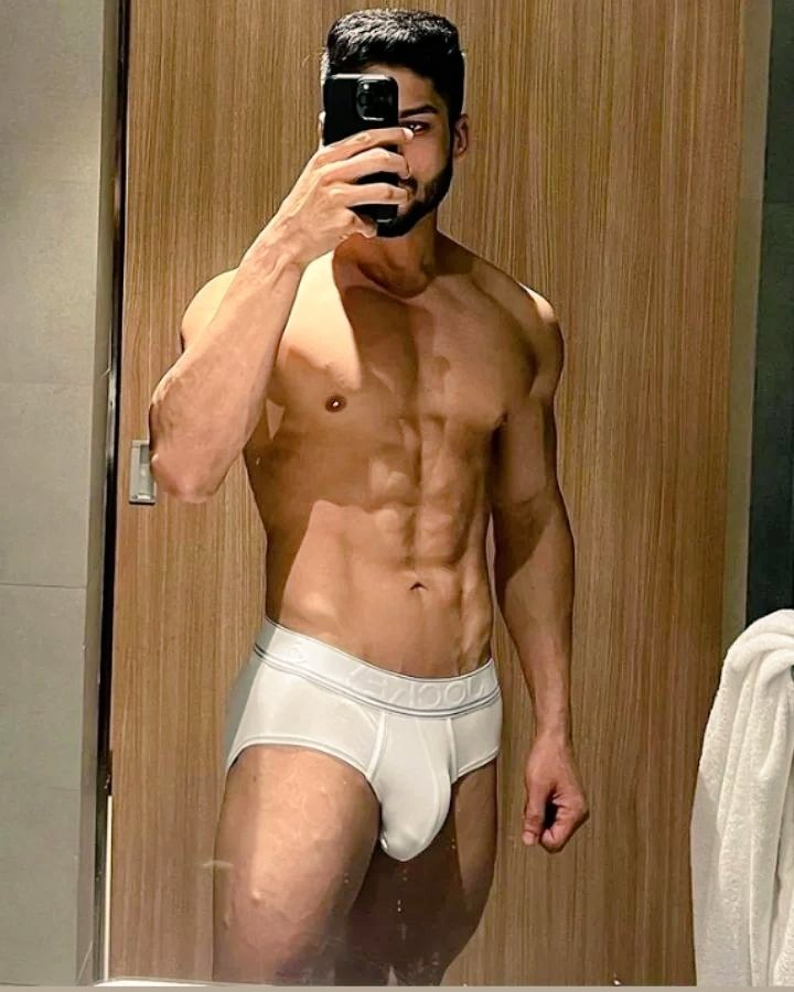 Shredded hottie 😋