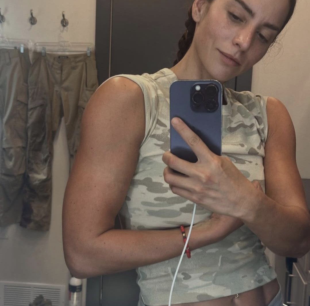 "she's insane" and it's a mirror selfie