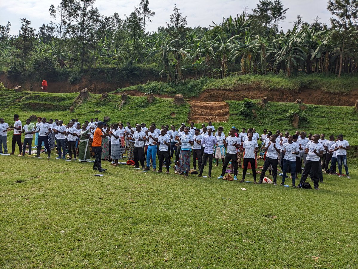 Ben_alpha1's tweet photo. #LocalLeadersTraining
In @Nyamagabe 
It has been an honor to facilitate this training and engage with such dedicated and visionary individuals. Together, we explored critical topics that are essential for the growth and development of our nation🇷🇼.
@CorpsAfrica 
@CorpsAfricaRda https://t.co/9kYELenDzZ