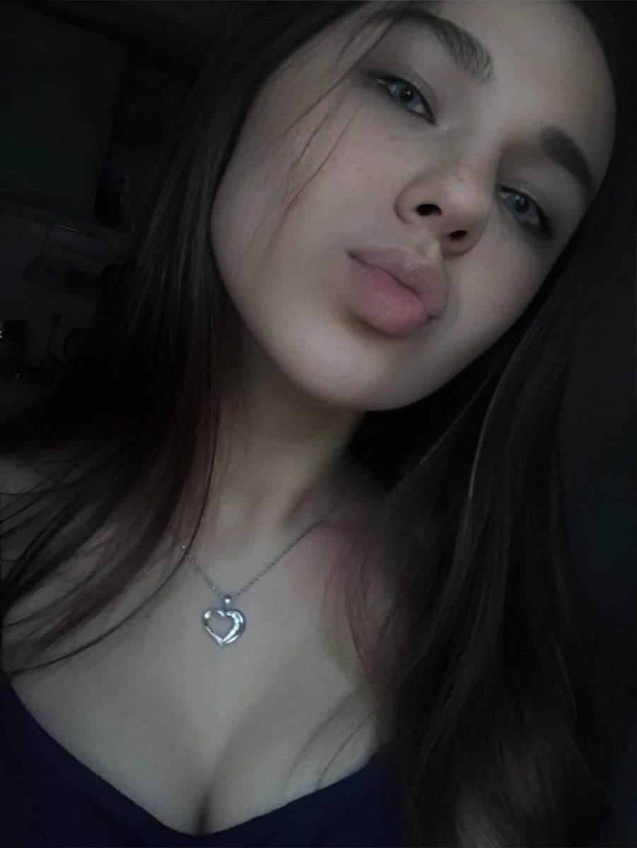 Chloe tweet media