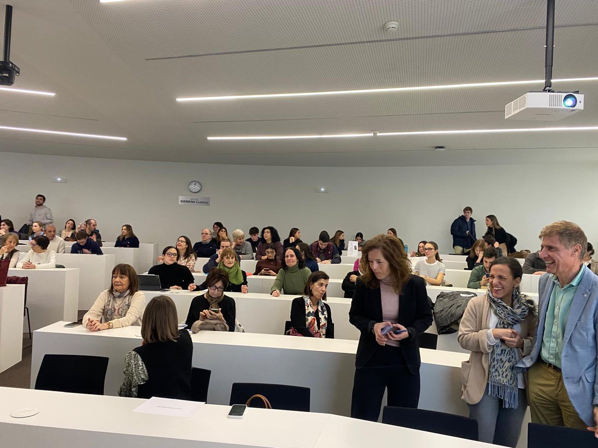 Charla de don Florencio con motivo de las Jornadas de Trata en torno a la fiesta de santa Josefina Bakita en la Universidad de Navarra.