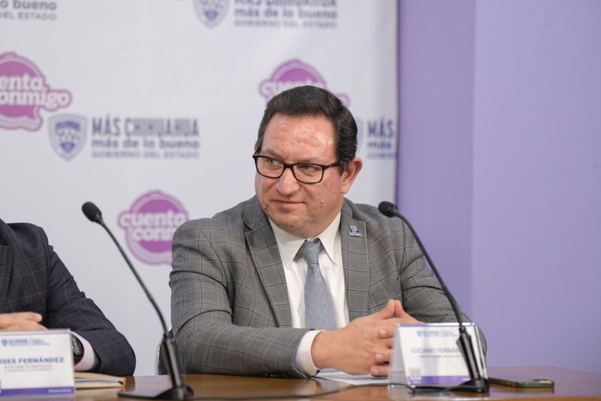 CorresponsalsMX's tweet image. #NoticiasChihuahua 

💻Lanza Gobierno del Estado y #Comexus programa Becas + Talento #Chihuahua. 

 💵La #SIDE y la Embajada de #EstadosUnidos en #México, destinarán 2 millones de pesos para 20 #becas de entrenamiento especializado en Inteligencia Artificial, con movilidad a EUA.