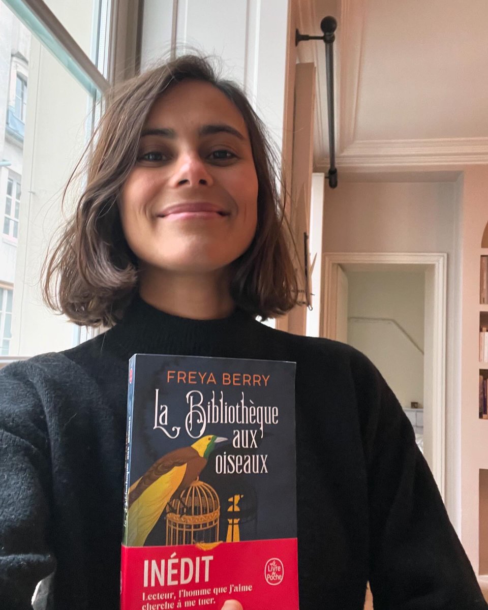 FreyaBBooks's tweet image. Lecteur, l’homme que j’aime cherche à me tuer…Très heureux que mon livre sorte en français aujourd’hui! My schoolgirl French really helped me with writing the translation of Le Bibliothèque aux Oiseaux, aka The Birdcage Library. Just joking - the translation is courtesy of Anouk…
