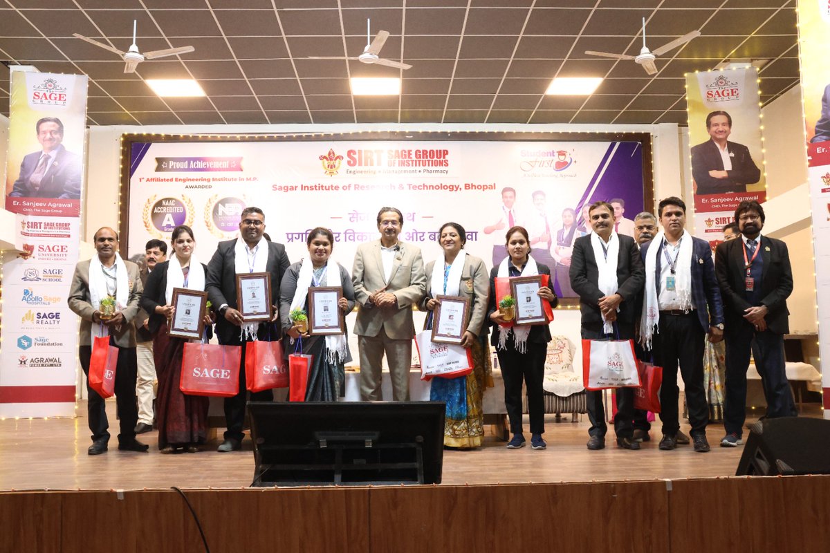 SIRT_BHOPAL's tweet photo. Celebrating Excellence! 🎉
Shining Stars of Atmamanthan! ✨
A glimpse into Atmamanthan, where we honored our Best Performers for their outstanding achievements! ✨
Hard work, dedication, and perseverance truly paid off! Congratulations Winners! 🎉💫👏
#Atmamanthan #SAGEGroup https://t.co/FVZMDdzhqT