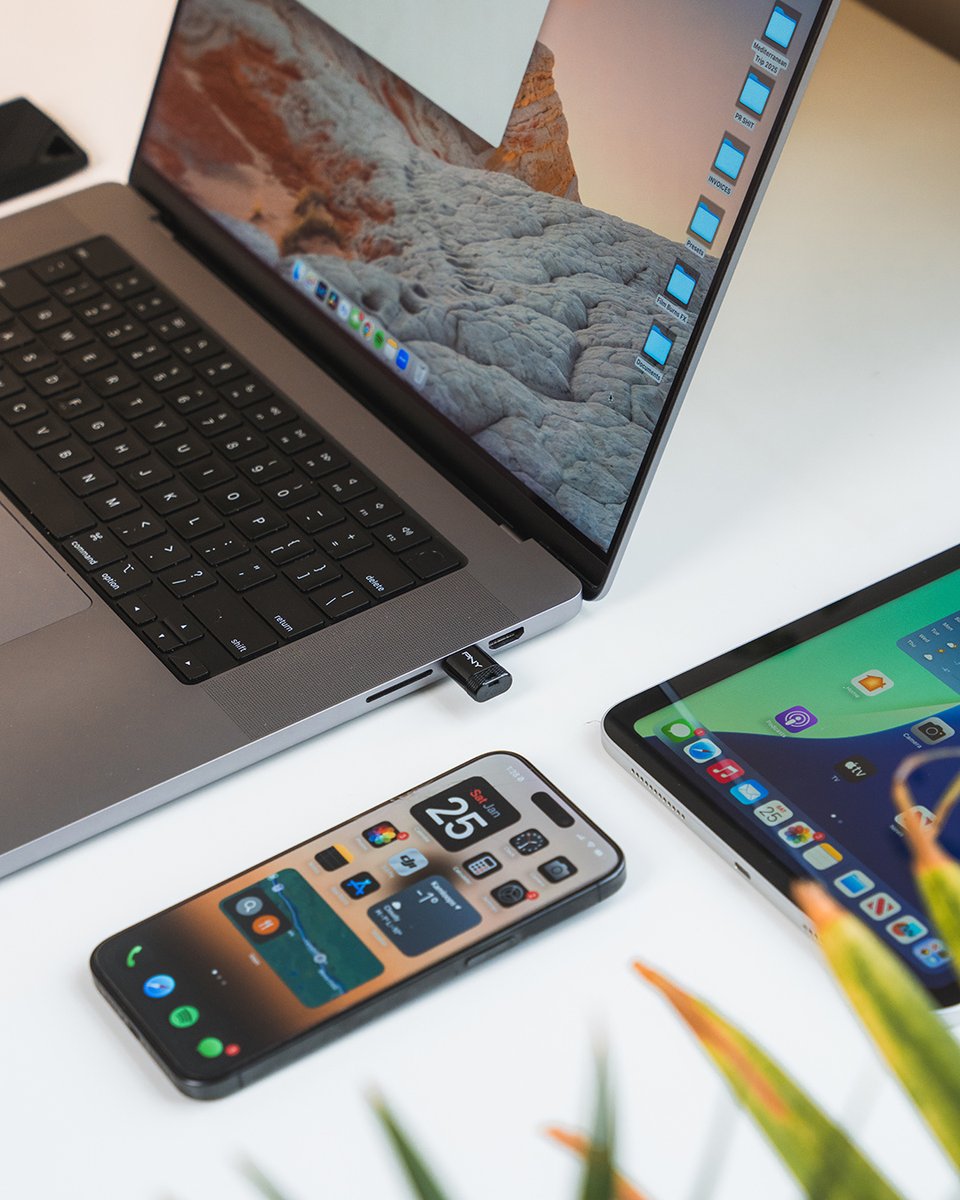 PNYTechnologies's tweet image. No adapters, no limits. Just seamless storage across your compatible Type-C devices. #EliteXFit #PNY #CreateStoreGame 

bit.ly/40ZByEN