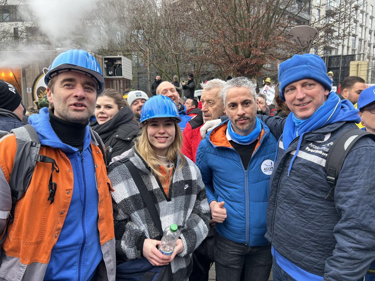 CGSLB's tweet image. Des milliers de travailleurs se sont rassemblés hier dans le quartier européen. Leur cri d'alarme ? "Sauvez nos emplois !"

Geert Dumortier, responsable du secteur métal : "Si nous voulons garder une industrie en Europe, des mesures doivent être prises maintenant, et non demain"