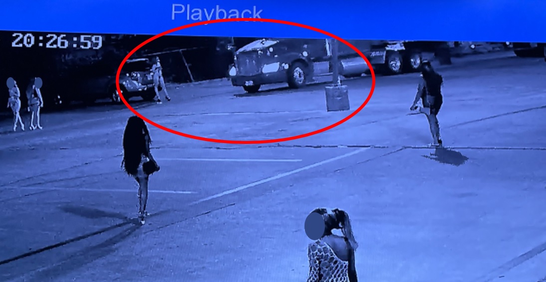 NDTXnews's tweet image. A truck driver who kidnapped a 25-year-old woman and dumped her dead body in the woods was found guilty following a nine-day trial.
Surveillance video caught Naasson Hazzard’s victim entering his truck in Dallas at 9:27 p.m. on Aug. 15.
justice.gov/usao-ndtx/pr/t… w/ @HSI_Dallas