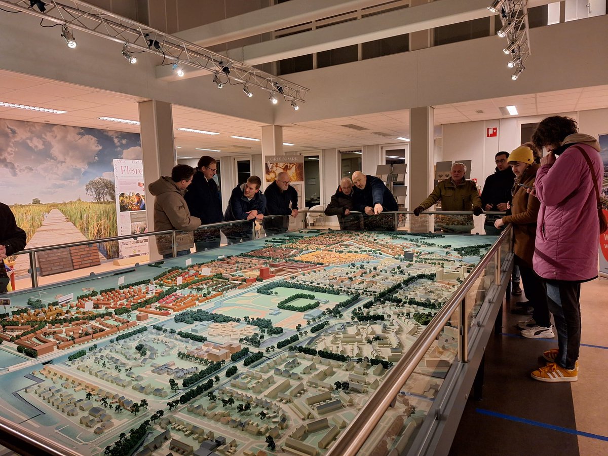 Tijdens de beeldvormende avond heeft #RaadVeenendaal meer informatie gekregen over belangrijke ontwikkelingen binnen DEVO(G) en hebben zij de nieuwe energiecentrale in Groenpoort bezocht.