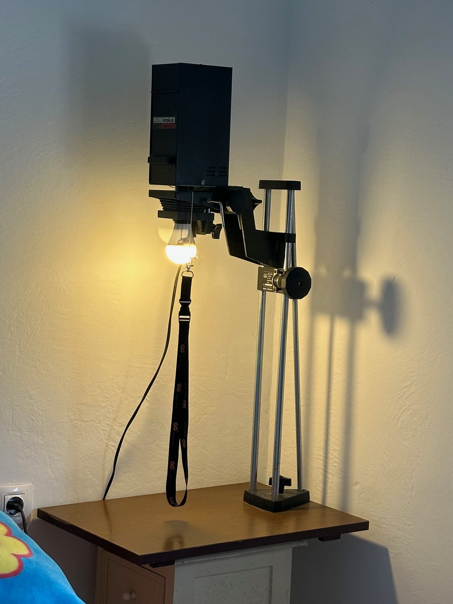 🔌💡 ¿Necesitas una lámpara de mesita de noche?

Un cliente recicló una ampliadora fotográfica y la convirtió en esta original lámpara. ♻️✨

Creatividad, sostenibilidad y buen gusto en una sola pieza. ¿Te animarías a hacer algo parecido? 👇

#Reciclaje #Electricidad #Creatividad