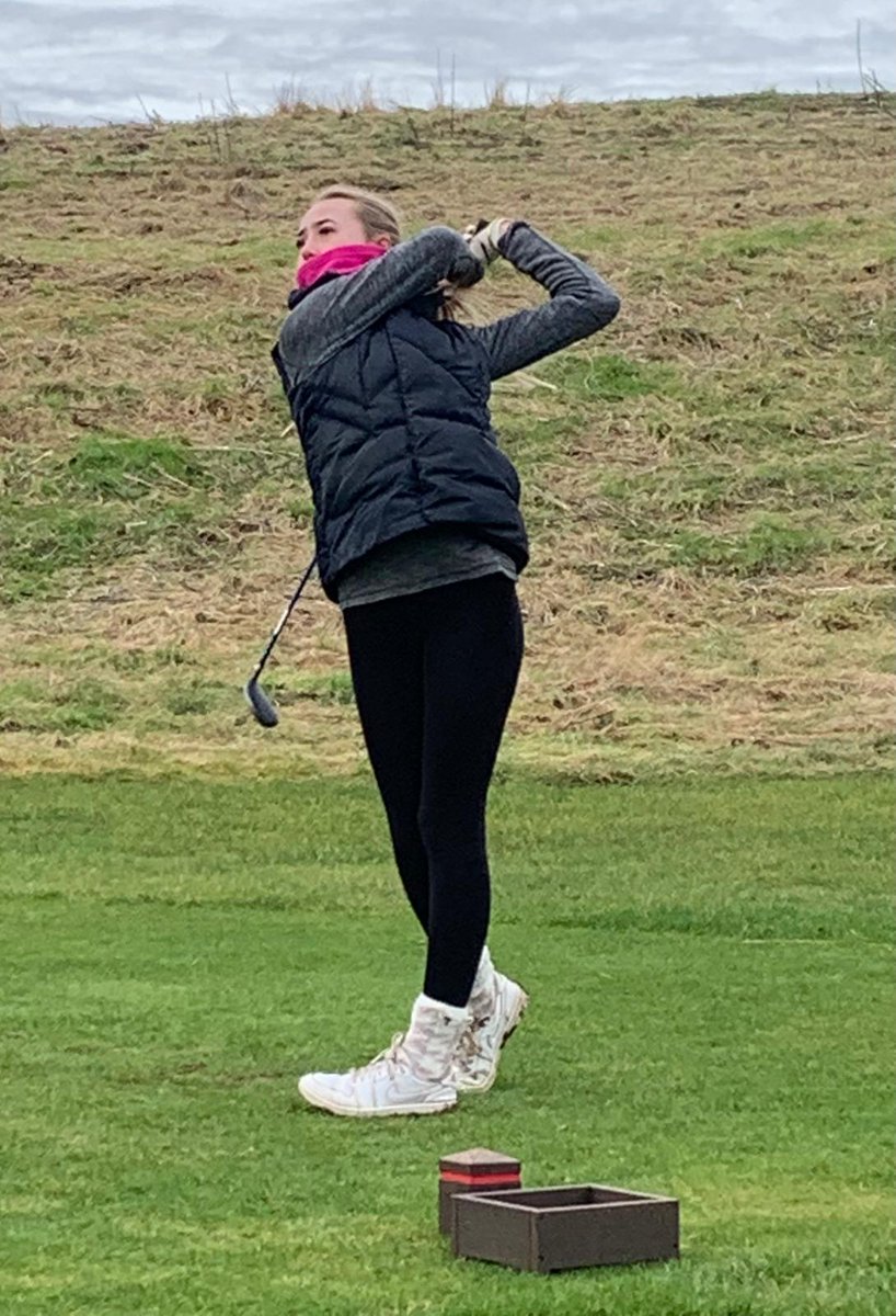 herts_golf's tweet photo. Recently the Girls Development Training Squad got together at  @ChesDowns with @JoOliverGolf  

Showers were avoided and they managed 9 holes  together with some essential range work.

They even managed some indoor putting practise too - details to follow.....

#hertfordshiregolf https://t.co/4Z8MIdR9ha