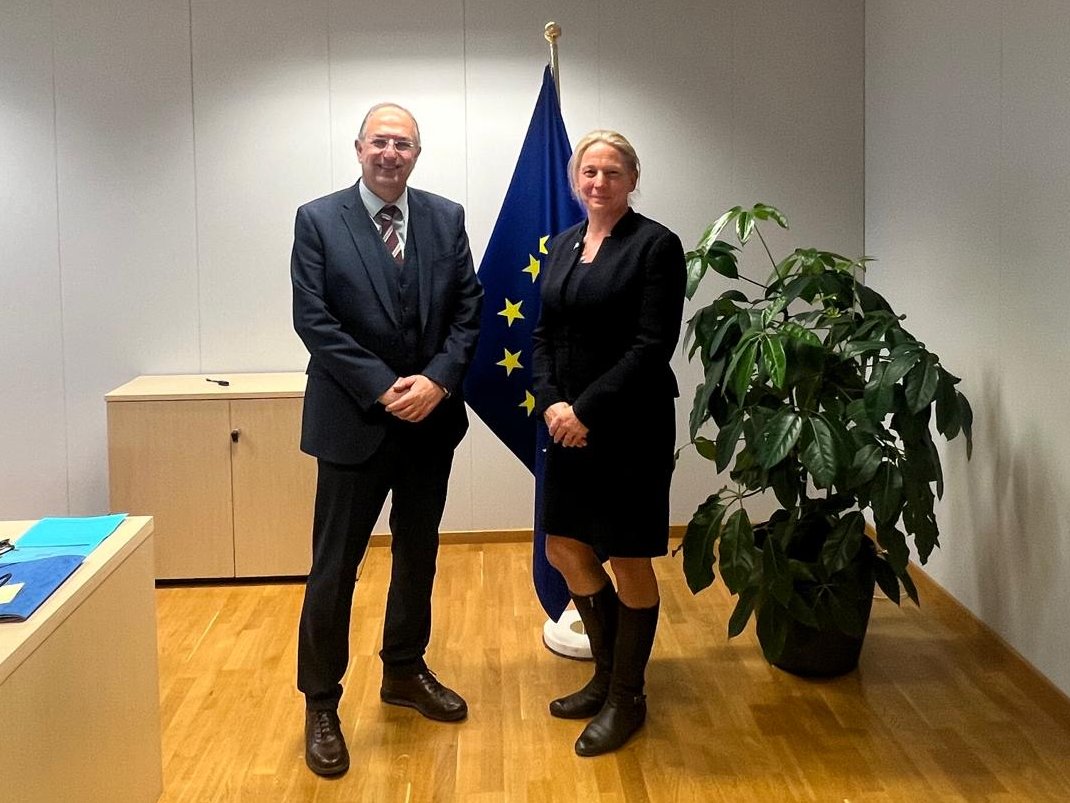 🌍🚢 We stand ready to support Commissioner <a href="/CostasKadis/">Costas Kadis</a> in delivering his mandate! 

Our Executive Director <a href="/susan_steele_/">Susan Steele</a>  met with him today to discuss how we can continue strengthening #FisheriesControl and promoting sustainability across Europe’s seas. 🌊

#WeAssist 🇪🇺