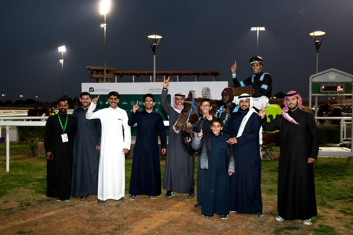 نتيجة الشوط الـ 7 الحفل ( 88 ) 

◻️الفائز : رؤى الكريم
◻️المالك : عبدالعزيز ناصر محمد الزنيدي
◻️المدرب : عبدالعزيز الزنيدي
◻️الخيال : عبدالعزيز الفريدي
◻️المسافة : 2000م

#نادي_سباقات_الخيل 🐎