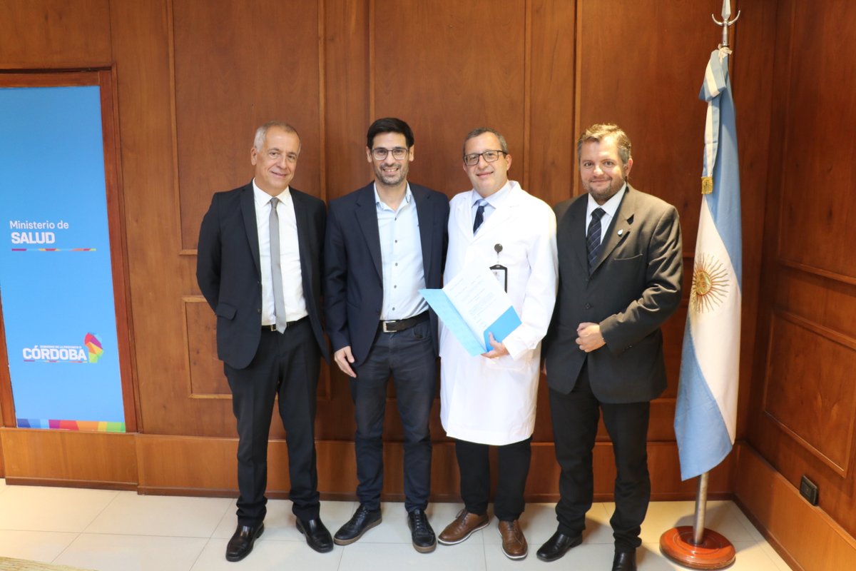 minsaludcba's tweet photo. El Dr. Porporato es especialista en cirugía general y auditoría médica. Ingresó al centro de salud en 1998 como residente, fue coordinador de guardia desde 2004 y está a cargo del servicio de guardia central desde 2022. https://t.co/ZoEZYg1P7z