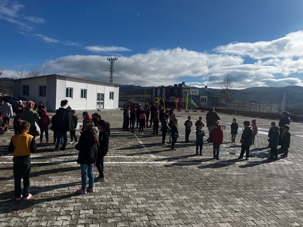 Hepimizin yüreklerinde derin izler bırakan 6 Şubat depremlerinin yıl dönümünde, okulumuzda Mevlid-i Şerif okundu. Ardından çocuklara deprem farkındalığı kazandırmak adına tatbikat gerçekleştirdik.
Hayatını kaybeden tüm vatandaşlarımızı rahmetle anıyoruz.
<a href="/GulnarMEM/">Gülnar İlçe Millî Eğitim Müdürlüğü</a> 
<a href="/h_kadim33/">Hüseyin KADİM</a>