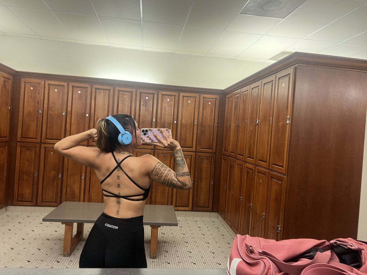 Nostadesfitness's tweet photo. PP glow up is real
#gym
#momsoftwitter
#momfit
#postpartrum
#bodycheck https://t.co/8kf8n6Xs3Z