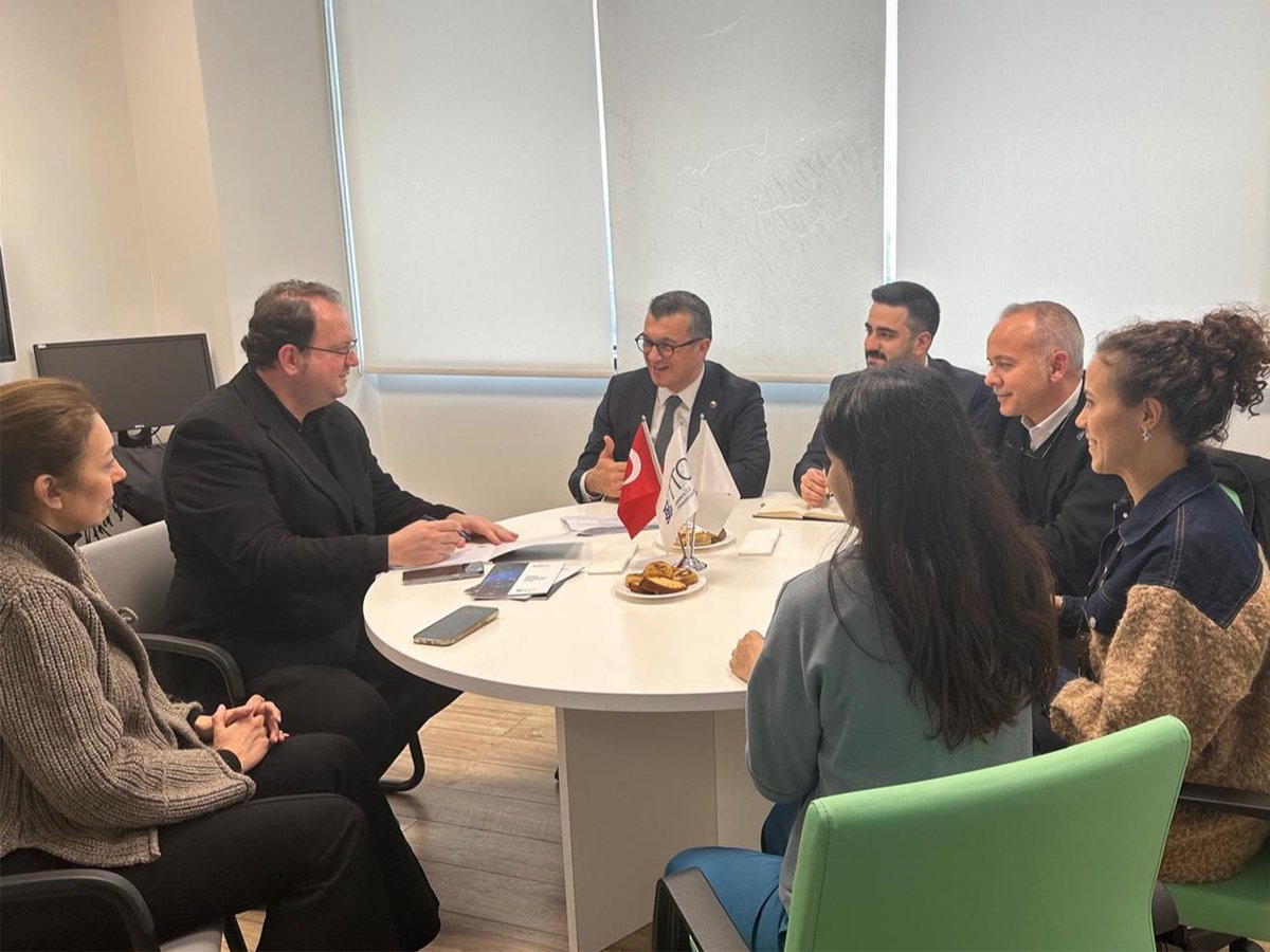 Sağlıklı Türkiye Yüzyılı: Koruyan, Geliştiren ve Üreten Sağlık tanıtım programı kapsamında 9 Ocak 2025 tarihinde protokolü imzalanan ve İzmir Şehir Hastanesi'nde kurulan Teknoloji Transfer Ofisi, TÜSEB Başkanı Prof. Dr. Ümit KERVAN ve beraberindeki TÜSEB Başkan Yardımcısı Prof.