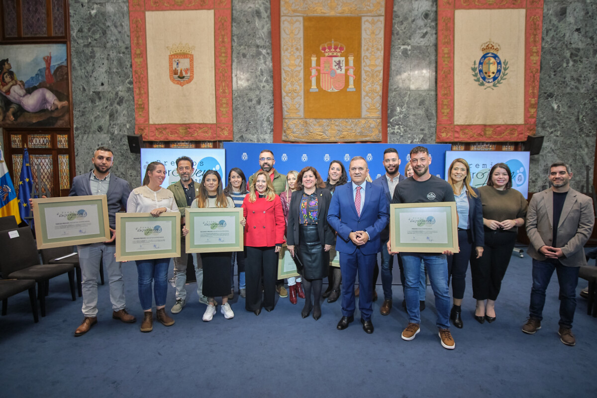 El Cabildo de Tenerife 🏴󠁧󠁢󠁳󠁣󠁴󠁿 entrega los premios AgroJoven 2025.
+Info👇🏼
cutt.ly/Ye5PDjBd
🏴󠁧󠁢󠁳󠁣󠁴󠁿🧑🏻‍🌾🏆🥇🥈🥉
#tenerife #DesarrolloRural #Agrojoven #jovenes #emprendedores #premios #agricultura #ganaderia #sectorprimario