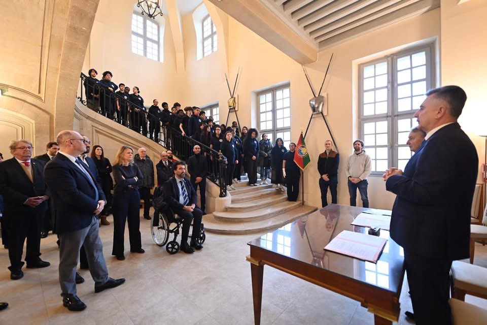 Les classes du parcours Défense présentes pour la signature  de la convention de l’Ordre National de la #Libération, en présence du maire <a href="/RMuzeau/">Rémi Muzeau</a> <a href="/villeclichy/">Ville de Clichy-la-Garenne</a> et du général Baptiste.
#Mémoire #OrdreDeLaLibération #Histoire #Liberté #DevoirDeMémoire