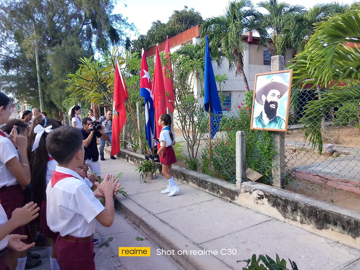 Comunicado95131's tweet photo. #Gibara
#TenemosMemoria #TenemosHistoria
En Matutino especial hoy recordamos con respeto y admiración el nacimiento de Camilo Cienfuegos Gorriarán,  6 de febrero de 1932. Un hombre que se destacó por su valentía, carisma y entrega a la causa de la Revolución Cubana.
#HoguinSi https://t.co/w504SuhM3B