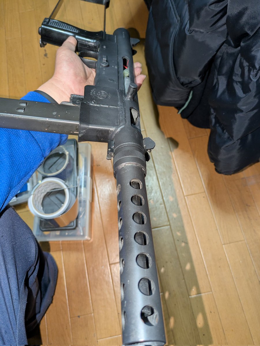 AE1107C's tweet photo. やっと完成した🤣
屋外での試射はまだだが
実に1年も掛かってしまった
始める前に諸先輩方からこれは難易度高いからやめておけと忠告を受けだが
本当に苦労した🥹
でもいないだろ?
M76SMGの電動ガンなんて🤣🤣
#M76
#電動化
#メカボ移植
#サバゲー
#サバゲーマーさんと繋がりたい https://t.co/wsYGniyxe2