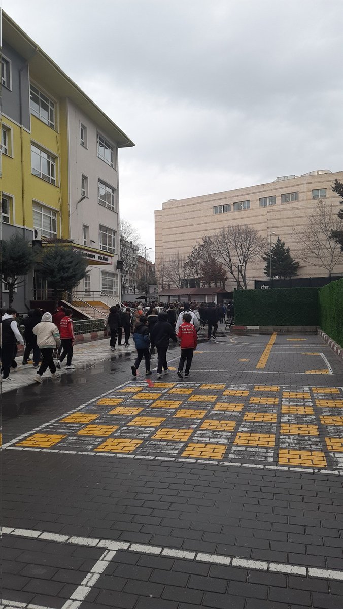 OsmaniyeMeb's tweet photo. Depremde hayatını kaybeden vatandaşlarımızı bir kez daha Allah'tan rahmet diliyoruz. https://t.co/U4yjaw1f4Q