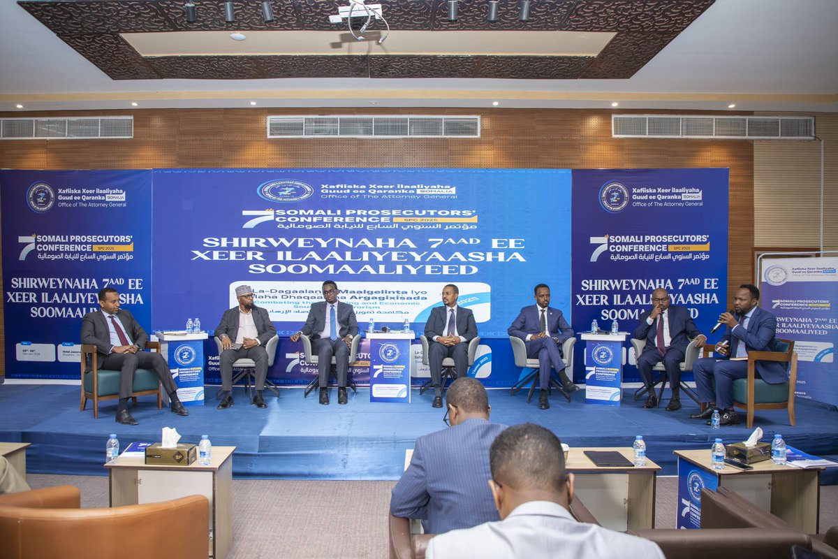 State Minister of <a href="/MojSomalia/">Ministry of Justice and Constitutional Affairs🇸🇴</a>, <a href="/AmbIlyasOmar/">Amb Ilyas Sheikh Omar</a>, attended the second day of the 7th Somali Prosecutors' Conference, highlighting that finalizing the constitution is vital for the implementation of laws, strengthening national security, and combating terrorist financing.
