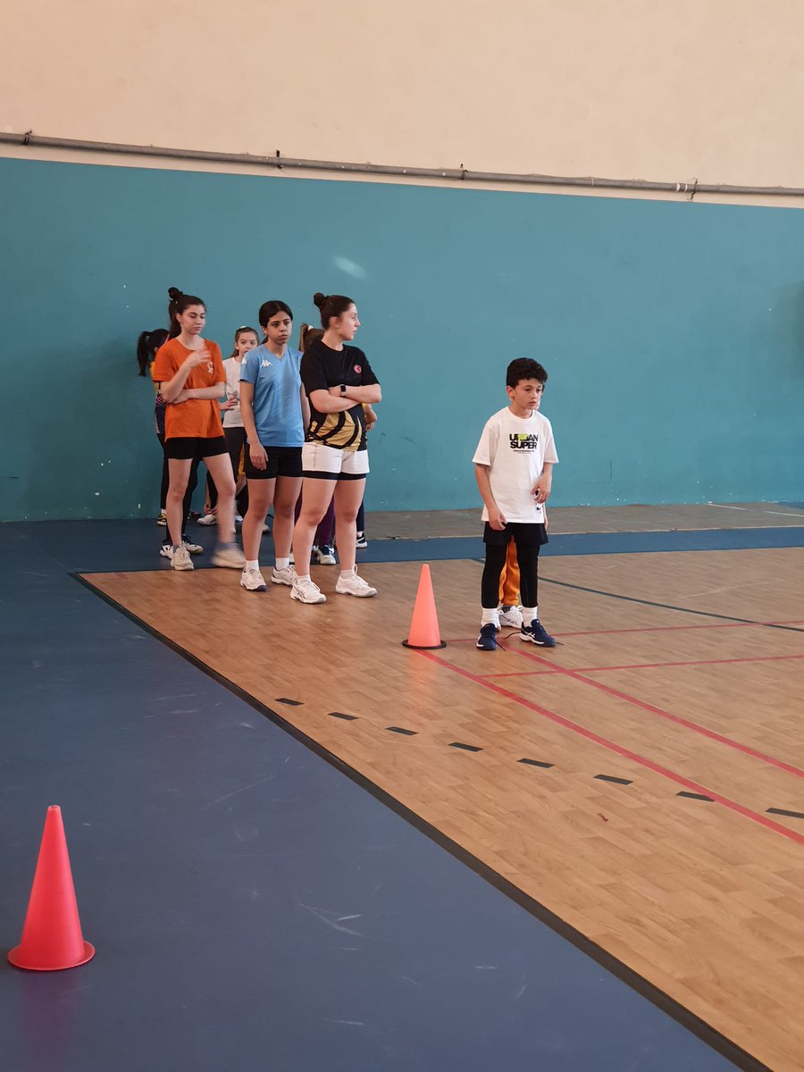 Levent_Tokay's tweet photo. 📍Yunusemre İlçe Gençlik ve Spor 
Atatürk Olimpik  Çok Amaçlı Spor kompleksimizde GSB Spor Okulları Projesi kapsamında Badminton branşında  sporcularımız ile antremanlarımıza devam ediyoruz. 
@OA_BAK
@ozturkyunus45 https://t.co/0Ounw46vS6