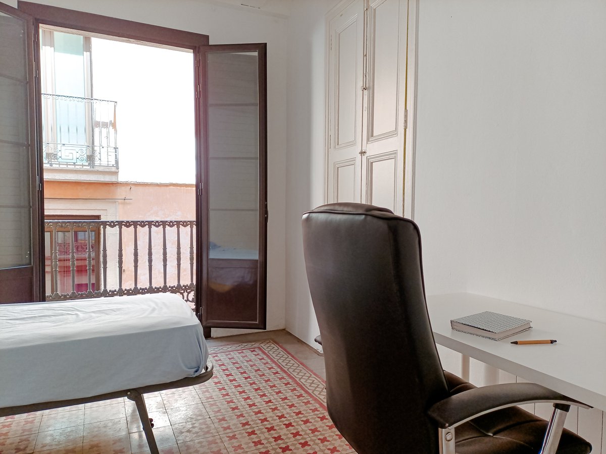 max_mullen's tweet image. Se busca compañere de piso en Barcelona

🚇 Barri Gòtic (Liceu (L3)  / Jaume I (L4))
🏙️ Piso muy amplio (dos baños)
🛌 Habitación grande (15m2)
💵 460€/mes (Gastos incluidos)
🏳️‍🌈 Queer &amp;amp; veggie friendly 🏳️‍⚧️🌿
😊 Buscamos persona tranquila y abierta
📅 Para entrar en Marzo