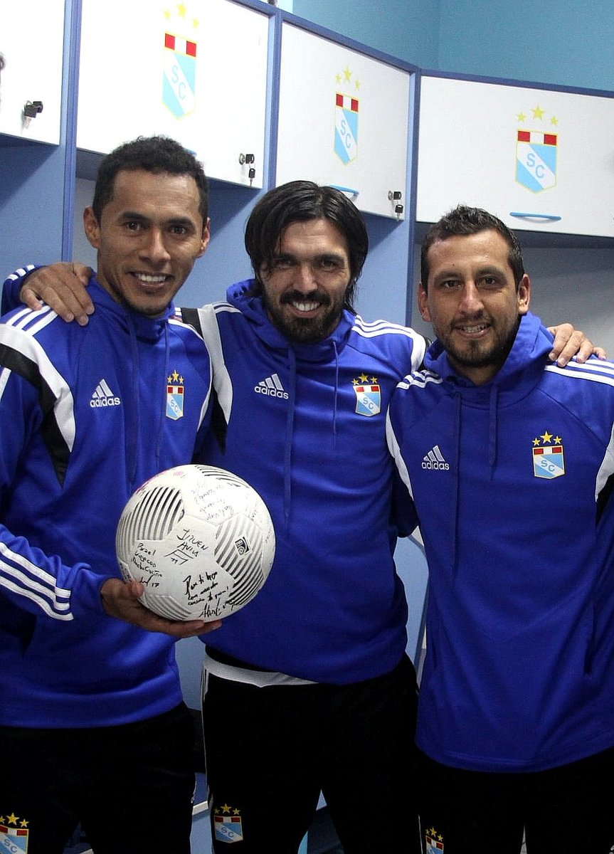 @marcoescudero (@marcoescudero19) on Twitter photo Año 2014, <a href="/CaloLobaton/">Carlos Lobaton</a> anotó su gol 100 como profesional.
¡Feliz cumpleaños, Crack! Año 2014, <a href="/CaloLobaton/">Carlos Lobaton</a> anotó su gol 100 como profesional.
¡Feliz cumpleaños, Crack!