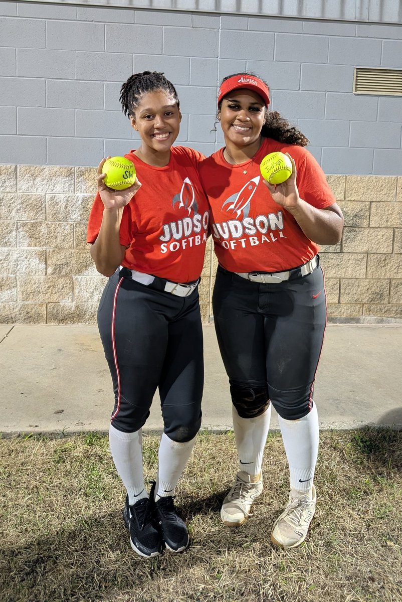 NadiaPierre2027's tweet photo. @AllenAriyah  💣 Bomb Squad vs Clark &amp; SW @txbombershybrid @SoftballDown @CoachVLB @BUMoore @BaylorSoftball @StMUsoftball @gatorjack72 @Rw15Woodard @ronnie_ladines @s3baseball_ @MeanGreenSB @CoastRecruits @Ezzy15E @pvamusoftball @SM_Thunder33 @D1ProScouts @SBRRetweets @g3alvar https://t.co/5Qz3ToJMol