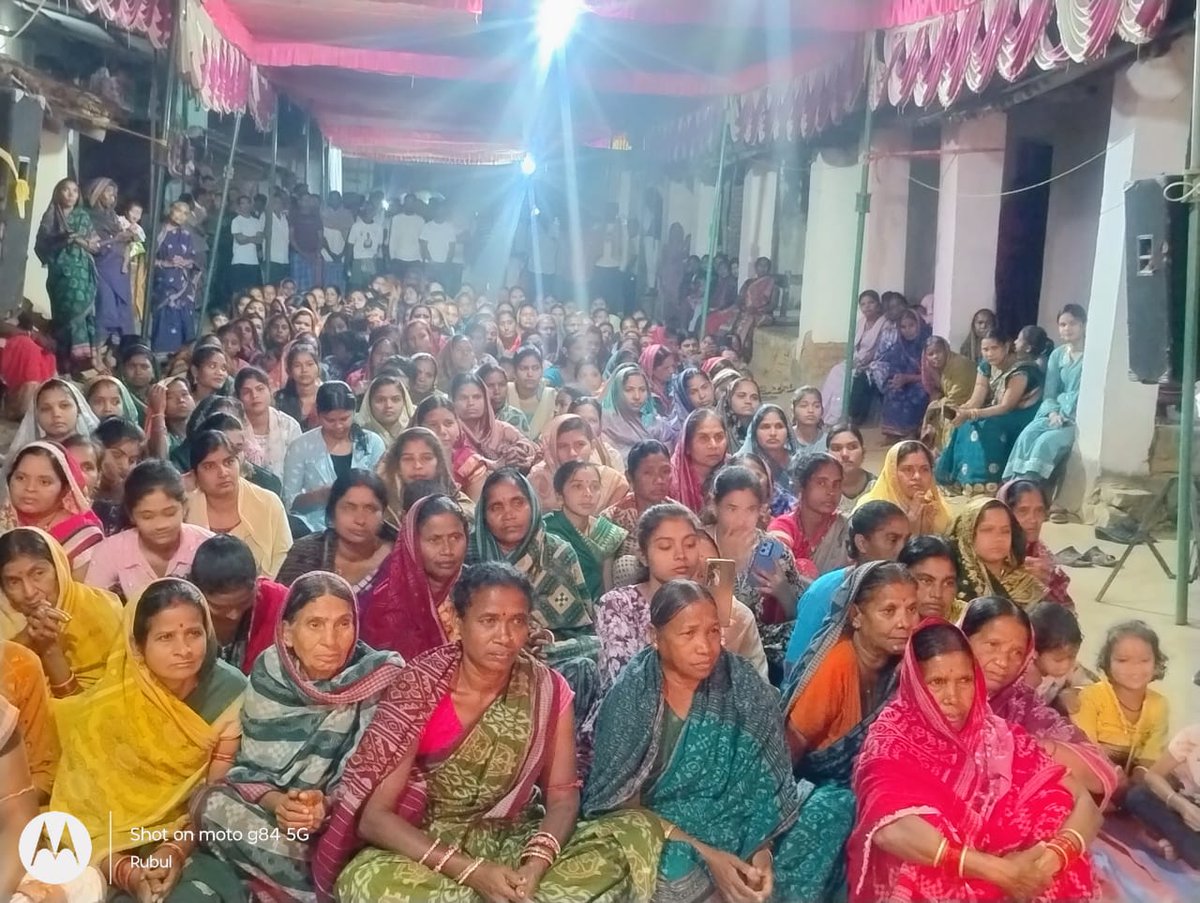 irasisacharya's tweet photo. ମୋର ବିଧାନସଭା ଅନ୍ତର୍ଗତ ଅମ୍ବାଭୋନା ବ୍ଲକର ଭୈନାତୋରା ଗ୍ରାମରେ ହେଉଥିବା ମାତା ବିଦ୍ୟାଦାୟିନୀ ସରସ୍ବତୀ ପୂଜାରେ ଯୋଗଦାନ କରି ପୂଜାର୍ଚ୍ଚନା କରିବା ସହ ଗାଁର ମଙ୍ଗଳ ପାଇଁ ପ୍ରାର୍ଥନା କଲି ll
#MataSwaraswati #JayMaa
#Bhainatora #AmbabhonaBlock #BhatliConstituency https://t.co/cXZzBiA3Nv
