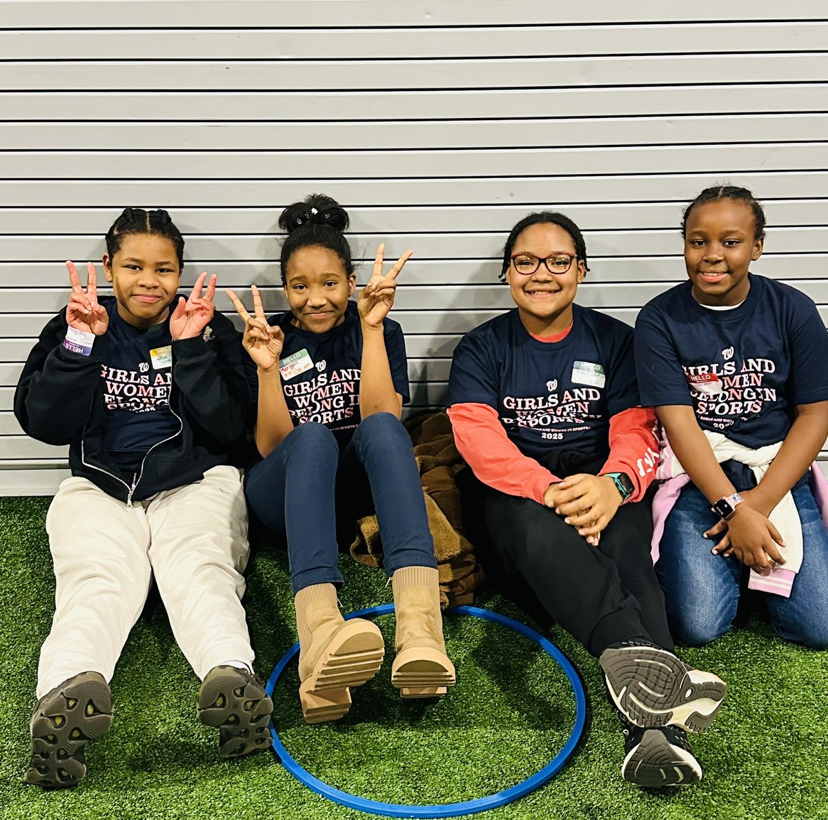Nats4Good's tweet image. Girls and women belong 👏 in 👏 sports!
Thank you to women of the @nationals front office, in-game host Brittney Ramsey, and @HowardUniSB for lifting up #NatsAcademy Scholar Athletes on National Girls & Women in Sports Day and every day. ❤️🥎
#NGWSD #Nats4Good