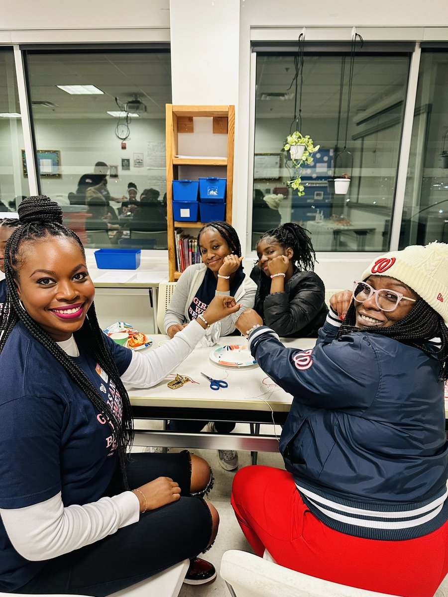 Nats4Good's tweet image. Girls and women belong 👏 in 👏 sports!
Thank you to women of the @nationals front office, in-game host Brittney Ramsey, and @HowardUniSB for lifting up #NatsAcademy Scholar Athletes on National Girls & Women in Sports Day and every day. ❤️🥎
#NGWSD #Nats4Good