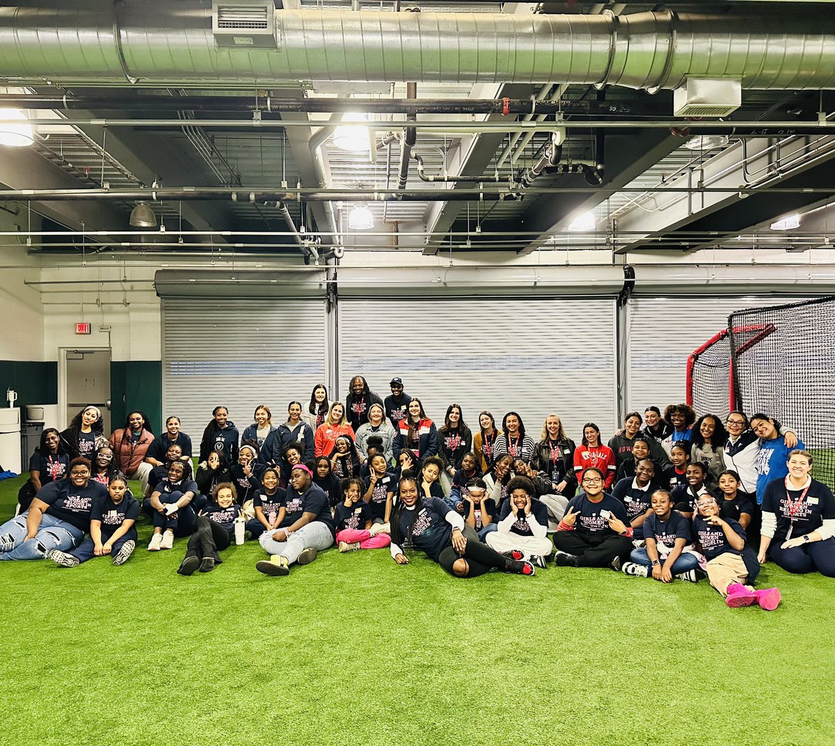 Nats4Good's tweet image. Girls and women belong 👏 in 👏 sports!
Thank you to women of the @nationals front office, in-game host Brittney Ramsey, and @HowardUniSB for lifting up #NatsAcademy Scholar Athletes on National Girls & Women in Sports Day and every day. ❤️🥎
#NGWSD #Nats4Good